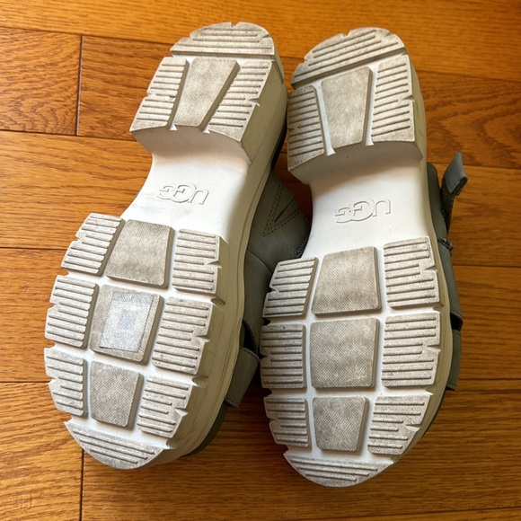 Ugg sandals gently worn women’s size 6.5 - Picture 7 of 8